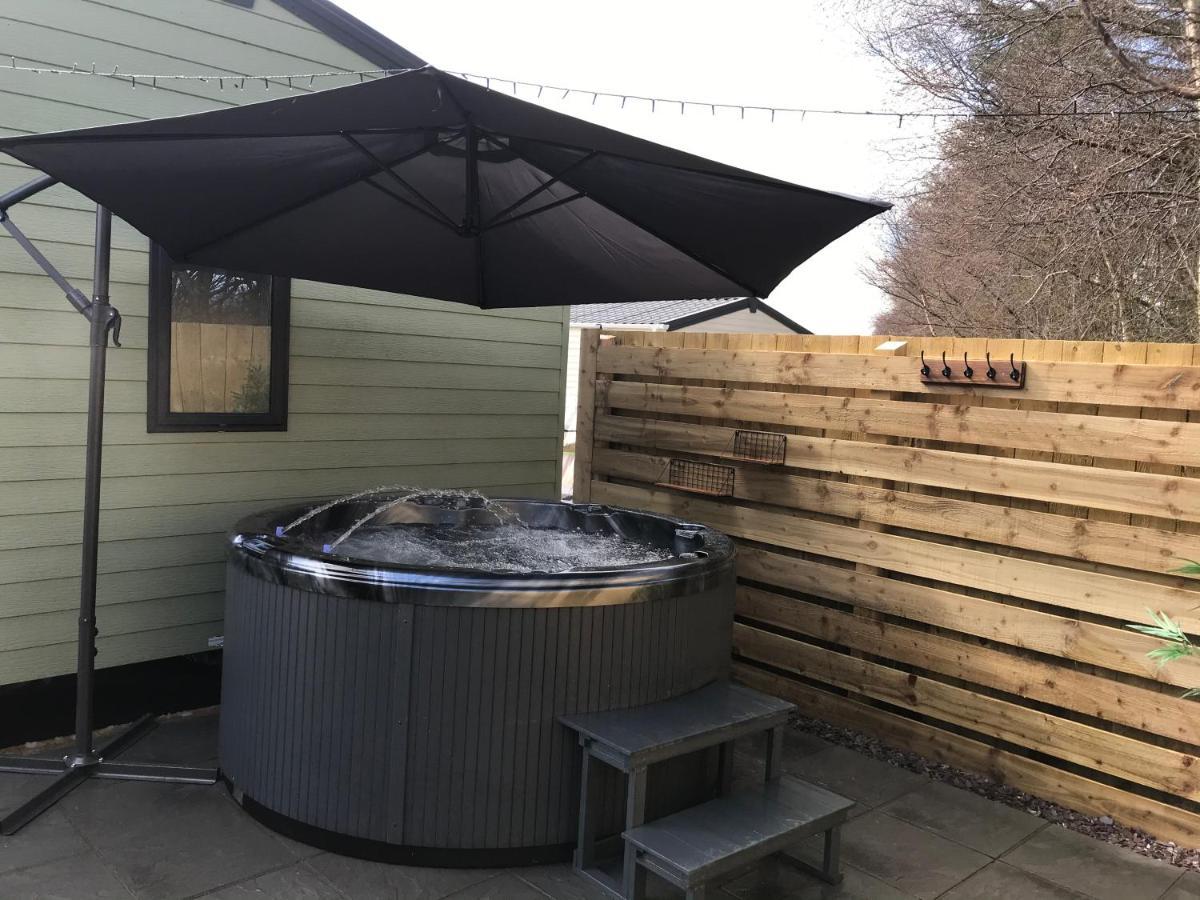Lola Lodge - Luxury Hot Tub Retreat Newton on the Moor Buitenkant foto